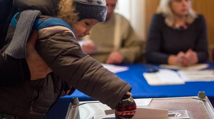 Military and environmental disaster in Donbas, Poroshenko’s offshore, elections in Ukraine, and more – Weekly Update on Ukraine #38, 31 October – 6 November 2017