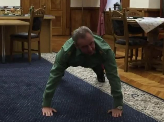 Viktor Muzhenko doing 22 pushups