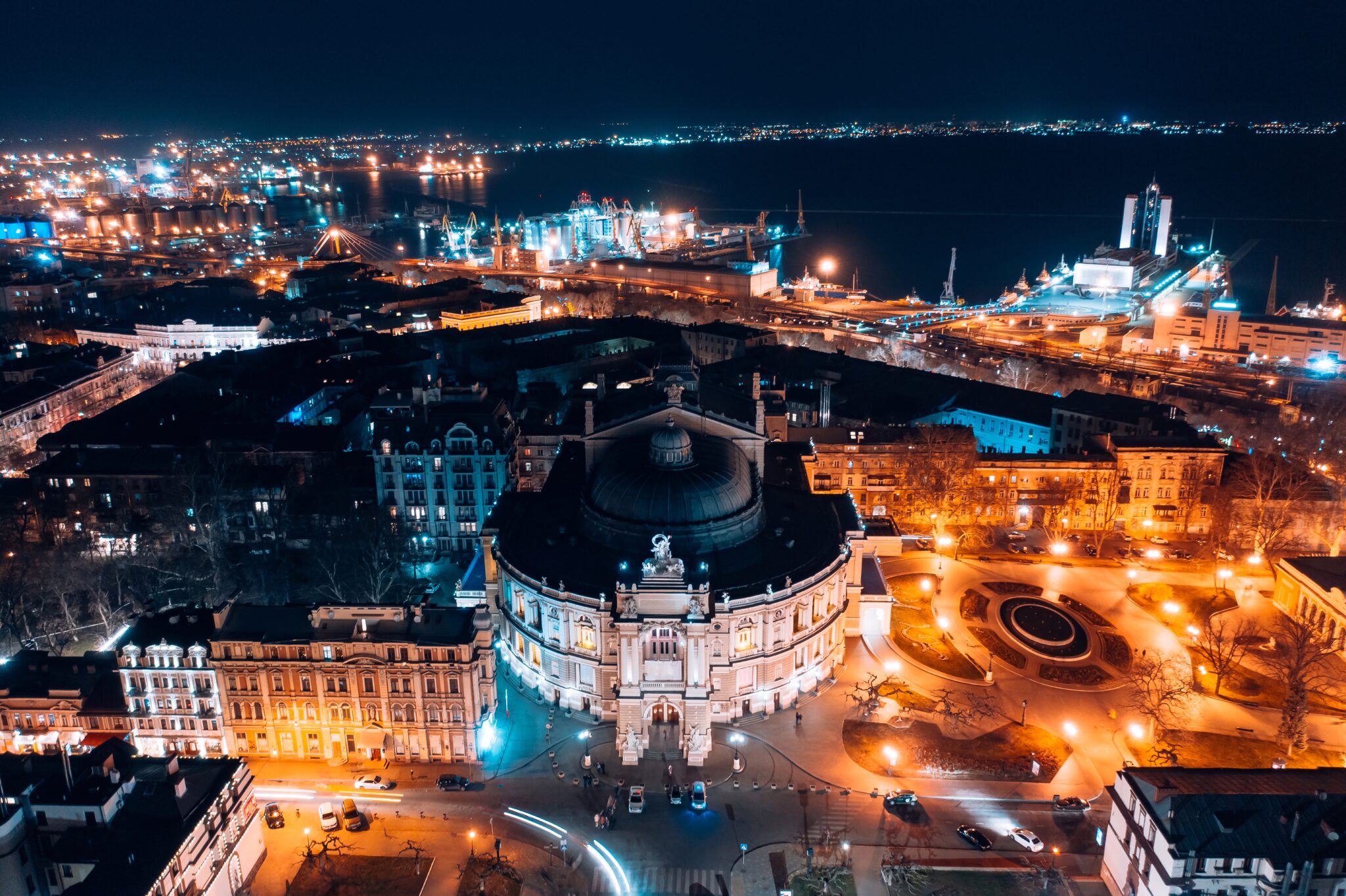 Night-view-of-the-opera-house-in-Odesa.simbiothy.depositphotos-2048x1364-1