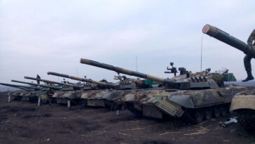 танки російські