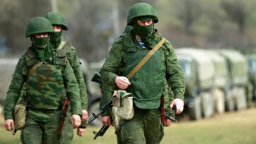 російські військові